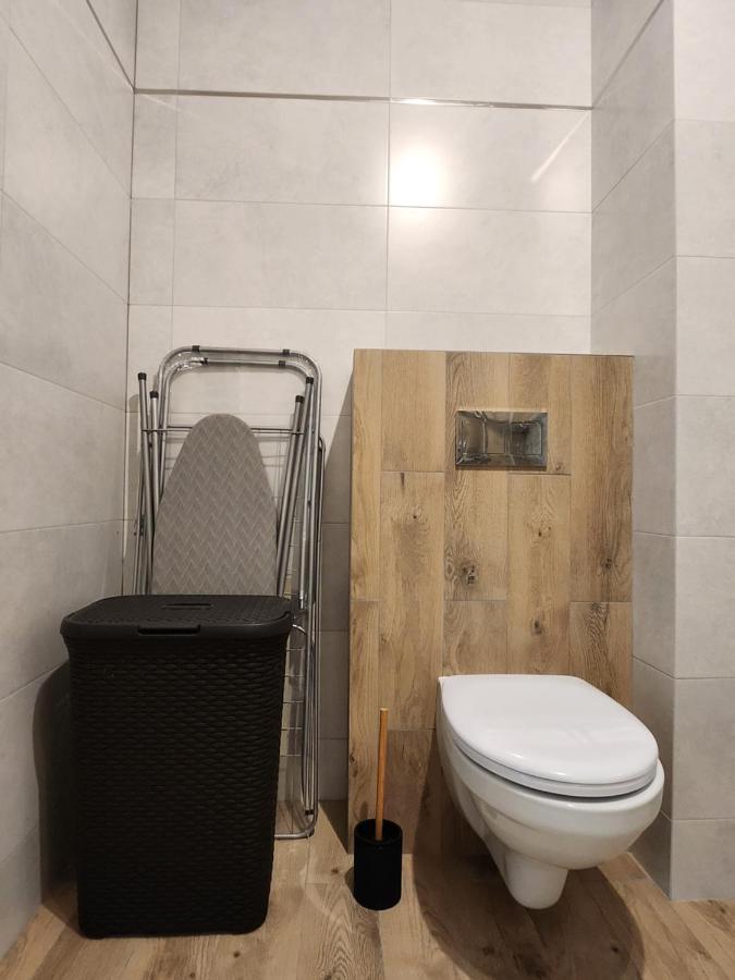 Dwa Jelonki, Ul Sciegiennego, Centrum, Garaz, Ogrodek Kielce Luaran gambar